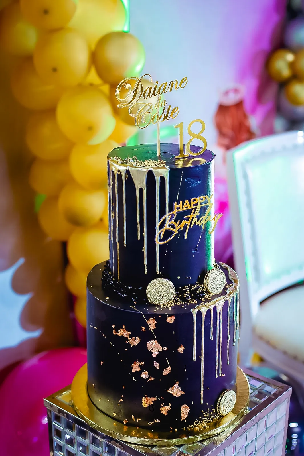 Bolo de 18 anos preto e dourado
